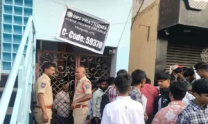 ఇంటర్ పరీక్షలు ప్రారంభం..  పరీక్షా కేంద్రాలలో భద్రతా ఏర్పాట్లను పరిశీలించిన మేడిపల్లి సిఐ
