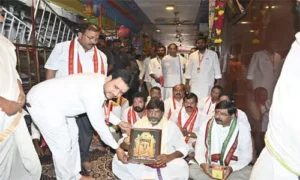 విజయవాడ దుర్గామల్లేశ్వర స్వామిని దర్శించుకున్న డిప్యూటి సిఎం భట్టి భట్టి విక్రమార్క
