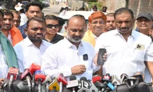 పేదల ఇళ్లు కూల్చడంలో రేవంత్ రెడ్డి పోటీ: మంత్రి బండి సంజయ్
