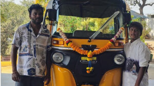 Andhra: కొత్త ఆటో కొని పూజలు చేయించి ఇంటి ముందు పెట్టాడు.. తెల్లారేసరికి