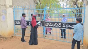 Telangana: ఉదయం లేట్‌గా నిద్రలేచిన స్టూడెంట్.. కట్ చేస్తే ఊహించని షాక్..