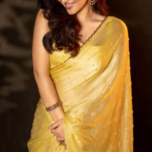 Tollywood : తెలుగులో చేసిన రెండు సినిమాలు ప్లాప్.. అయినా కోటి వసూలు చేస్తున్న హీరోయిన్..