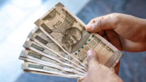 Money: అప్పుగా డబ్బులు ఇచ్చేటప్పుడు ఇది గుర్తు పెట్టుకోండి.. లేదంటే మీరు జైలుకే.!