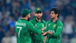 T20 World Cup 2026 : ఇంగ్లాండ్ పుణ్యమా అని బతికిపోయిన పాక్.. కివీస్‌ను దాటాలంటే లంకను చితక్కొట్టాల్సిందే