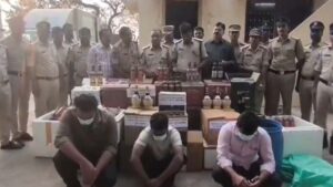 మరీ ఇలా ఉన్నారేంట్రా.! మద్యం నేలపాలైతే ఆ కిక్కేముంది.. ఏకంగా అడ్రసే మార్చేశారు..!