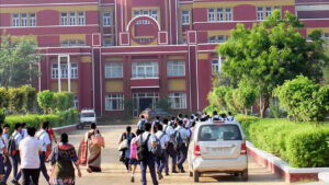 Telangana: ప్రైవేట్ స్కూళ్లకు సీఎం రేవంత్ మాస్ వార్నింగ్‌.. ఇకపై ఆ పప్పులు ఉడకవ్‌!