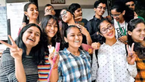Telangana: విద్యార్థులకు సూపర్ న్యూస్.. ఉచితంగా బైక్, ప్రతీ నెలా రూ.2,500 స్కాలర్‌షిప్..! వీరికి మాత్రమే ఛాన్స్..