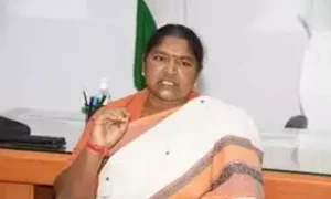 బిఆర్‌ఎస్ 10 ఏళ్లు అధికారంలో ఉండి ఏం చేసిందో..ఏం ఇచ్చిందో చెప్పాలి: మంత్రి సీతక్క