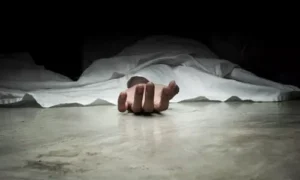 విషాదం..  ఇద్దరు పిల్లలను గొంతు నులిమి.. ఉరేసుకున్న తల్లి