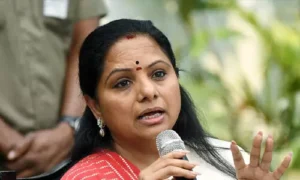 వెలుగుమట్ల బాధితులకు న్యాయం జరగాలంటూ కవిత ధర్నా