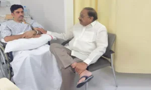 దుబాయ్ లో చిక్కుకున్న మంత్రి తుమ్మల