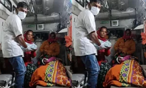 అంబులెన్స్‌లో మహిళ ప్రసవం