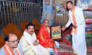 కాణిపాకం గణనాథుని దర్శించుకున్న తెలంగాణ ప్రభుత్వ సలహాదారు