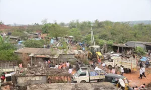 కూల్చిన చోటే ఇండ్లు