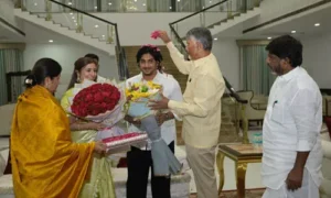 భట్టి విక్రమార్క కుమారుడు కోడలును ఆశీర్వదించిన ఎపి సిఎం చంద్రబాబు