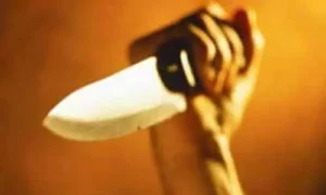 యాదాద్రిలో దారుణం..కుమార్తె, కుమారుడిని కత్తితో పొడిచిన తల్లి