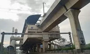 కూకట్‌పల్లిలో నడిరోడ్డుపై కళ్లలో కారం పొడి చల్లి.... రూ.1 కోటి బంగారం ఎత్తుకెళ్లారు