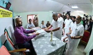 ధర్మదం నుంచి కేరళ సిఎం విజయన్ నామినేషన్ దాఖలు