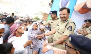 మీరాలం ఈద్గా వద్ద ముస్లిం ప్రార్థనలు..భారీగా హాజరైన ముస్లింలు