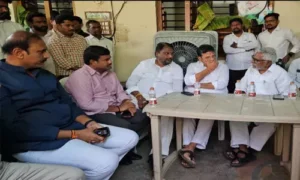 ఫలించని బుజ్జగింపులు