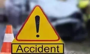 యర్నగూడెంలో.. రెండు కార్లు ఢీ: ముగ్గురు మృతి