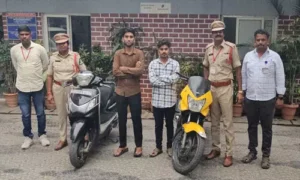 సెక్రటేరియట్ వద్ద ప్రమాదకర స్టంట్లు..ఇద్దరు యువకుల అరెస్టు
