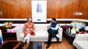 Devendra Fadnavis: ఉద్ధవ్ థాక్రేనే ప్రశంసలతో ముంచెత్తిన సీఎం ఫడ్నవిస్