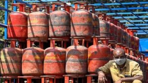 LPG Cylinder Prices: యుద్ధం వేళ.. పెరిగిన గ్యాస్ ధరలు.. ఎంతంటే?