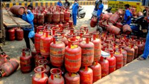 LPG Cylinder Delivery: రాష్ట్రంలో LPG సరఫరా నియంత్రణలోనే ఉంది.. ప్రభుత్వం కీలక ప్రకటన.!