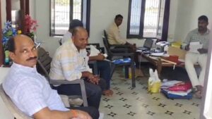 సస్పెండ్‌ అయిన ఉద్యోగి ఇంట్లో ఏసీబీ సోదాలు.. వణికిపోతున్న తోటి ఉద్యోగులు