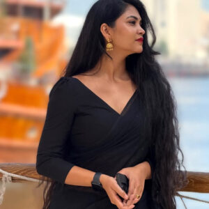 ఏంటండీ మీరు మరీ అందంగా ఉన్నారు.. సీరియల్‌లో శారీ లుక్స్.. బయట మాత్రం బీభత్సం