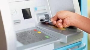 ATM Withdrawal Limit: ఆ బ్యాంక్ కస్టమర్లకు బిగ్ షాక్.. ఏటీఎం విత్ డ్రా లిమిట్ 50 శాతం తగ్గింపు..
