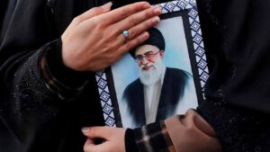 Iran: కొత్త సుప్రీం ఎన్నుకునేందుకు నిపుణుల సమావేశం..  అసెంబ్లీ భవనంపై వైమానిక దాడి