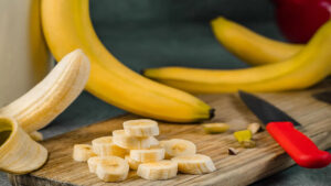 Banana Side Effects: వీరికి అరటిపండ్లు విషంతో సమానం.. పొరబాటున తిన్నారో కథ కంచికే!