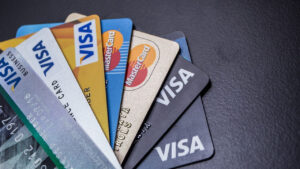 Credit Card: ప్రతి దానికి క్రెడిట్‌ కార్డ్‌ వాడుతున్నారా? మీరెంత డేంజర్‌లో ఉన్నారో తెలుసా?