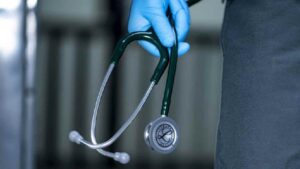 Fake Doctor : 10th ఫెయిల్ కానీ.. 20 ఏళ్లుగా BDS డాక్టర్‌గా ట్రీట్‌మెంట్‌..