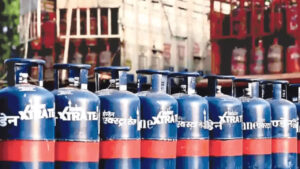 Gas Cylinders: హోటల్స్, రెస్టారెంట్లకు గ్యాస్ సరఫరాపై కేంద్రం కీలక నిర్ణయం.. సమస్య తీరినట్లే,..