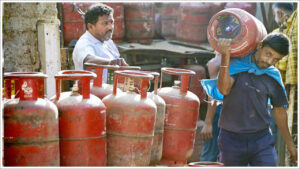 Gas Booking: గ్యాస్ కొరత వేళ కేంద్రం మరో కఠిన నిర్ణయం.. సిలిండర్ తీసుకోవాలంటే అది తప్పనిసరి.. ఆదేశాలు వచ్చేశాయ్..