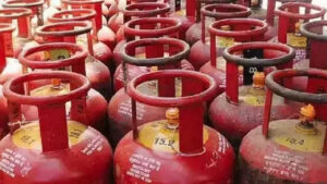 ఇంట్లో గ్యాస్ సిలిండర్ ఈ దిశలో పెట్టితే లక్ష్మీ కటాక్షం, డబ్బుల వర్షం