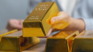 Gold Rates: రూ.11 వేలు తగ్గిన బంగారం.. కొనుగోలు చేసేవారికి భారీ శుభవార్త.. ఇదే మంచి ఛాన్స్