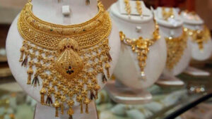 Gold: అదిరిపోయే గుడ్‌న్యూస్‌.. బంగారం ధర భారీగా తగ్గనుందా? కారణాలు ఏంటంటే?