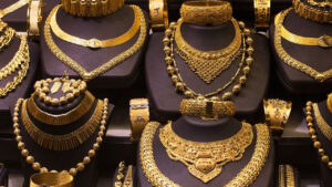 Gold Rates: ఇరాన్-ఇజ్రాయెల్ వార్.. గంటల్లోనే బంగారం ధరలు తారుమారు.. ట్విస్ట్ ఇచ్చిన రేట్లు.. లేటెస్ట్ ధరలు ఇలా..
