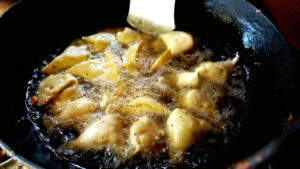 Reheating Cooking Oil: క్యాన్సర్‌ అలర్ట్.. ఒకసారి వేడిచేసిన వంట నూనెను మళ్లీ మళ్లీ వాడటం ప్రాణాంతకం!