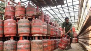 LPG సిలిండర్లను ఇంట్లో నిల్వ చేసుకుంటున్నారా? జైలు శిక్ష తప్పదు! రూల్స్‌ తెలుసుకోండి!