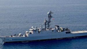Submarine Attack: భారత్ నుంచి వెళ్తున్న ఇరాన్ యుద్ధ నౌకపై యూఎస్ దాడి.. 80 మంది మృతి..
