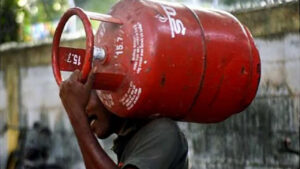 Tips to Prevent Gas Theft: మీ ఇంటికి గ్యాస్ డెలివరీ బాయ్‌ తెచ్చేది నిండు సిలిండరేనా? బరువు ఇలా చెక్‌ చేయండి..