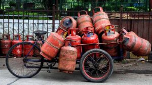 LPG Gas Price Hike: సామాన్యుడికి గ్యాస్‌ ధరల షాక్..! ఒక్కో సిలిండర్ పై పెంపు ఇలా