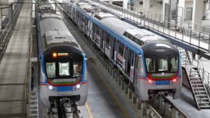 HYD Metro : మరోసారి మెట్రో ట్రైన్‌లో సాంకేతిక సమస్య.. రెండు వైపులా నిలిచిన మెట్రో రైళ్లు..