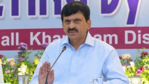 Ponguleti Srinivas Reddy : ప్రజల ఆకాంక్షలకు అనుగుణంగా పని చేయండి.. కొత్త కలెక్టర్లకు మంత్రి పొంగులేటి దిశానిర్దేశం