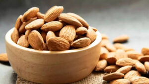 Almonds: పది దాటితే ప్రమాదమే.. బాదం పప్పుల గురించి ఈ నిజాలు తెలిస్తే మైండ్ బ్లాంకే..